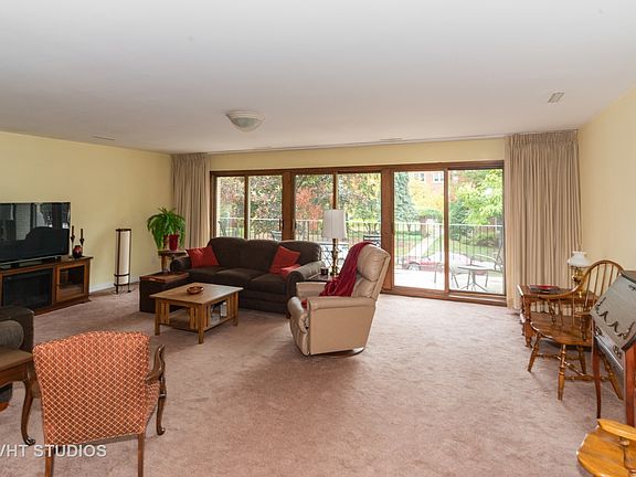 3rd image of 947 Pleasant St APT 2B