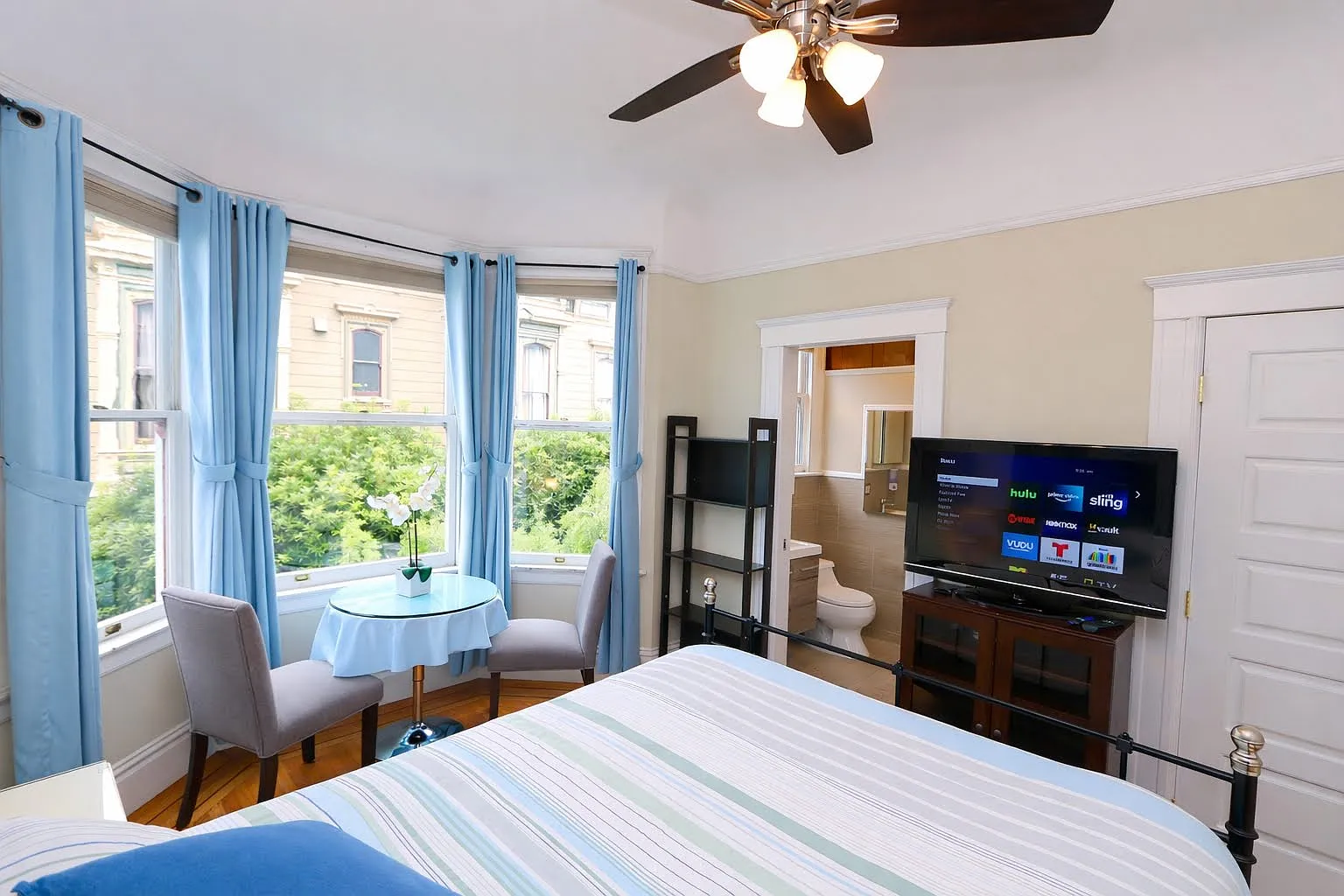1 bed, 1300 sqft, $2,899 — Photo 3