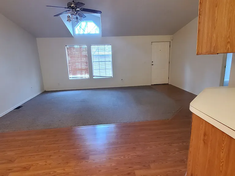 621 S 29th Dr — Photo 10
