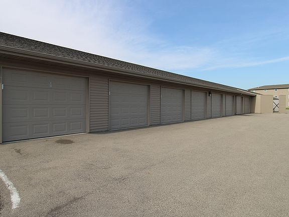2nd image of 104 Gardens Ct #5