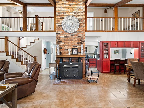 3rd image of 134 Marty Ln