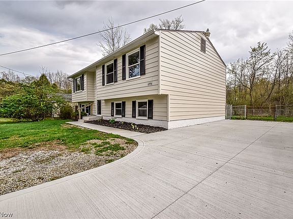 2nd image of 6996 Roe Blvd