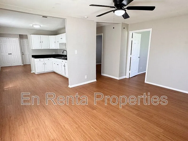 3 bed, 1.0 bath, 936 sqft, $1,595 — Photo 4