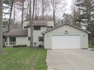 4908 Queens Cir, Gladwin, MI 48624