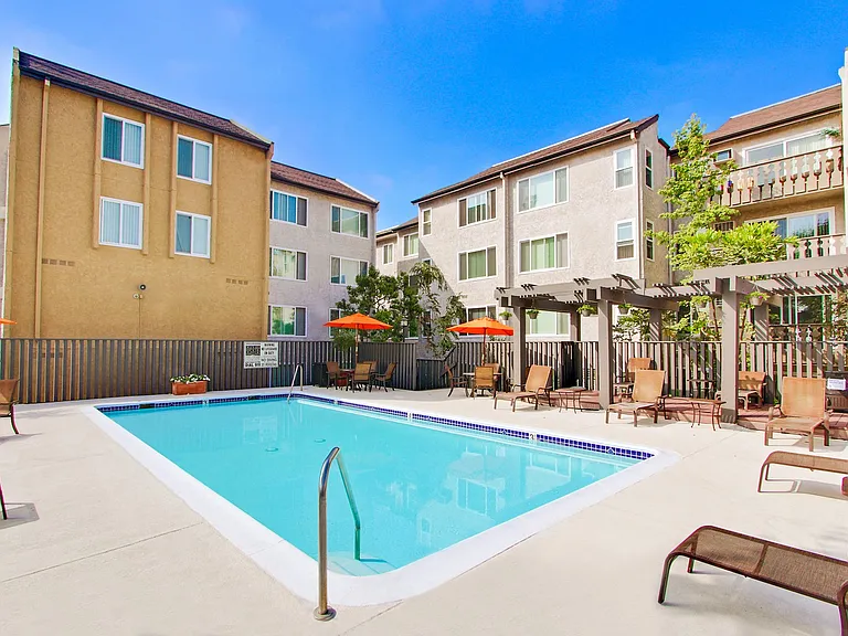 Woodcliff Apartments — Photo 34