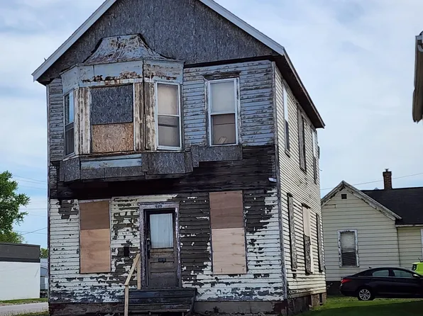 629 Pulaski St, Lincoln, IL 62656