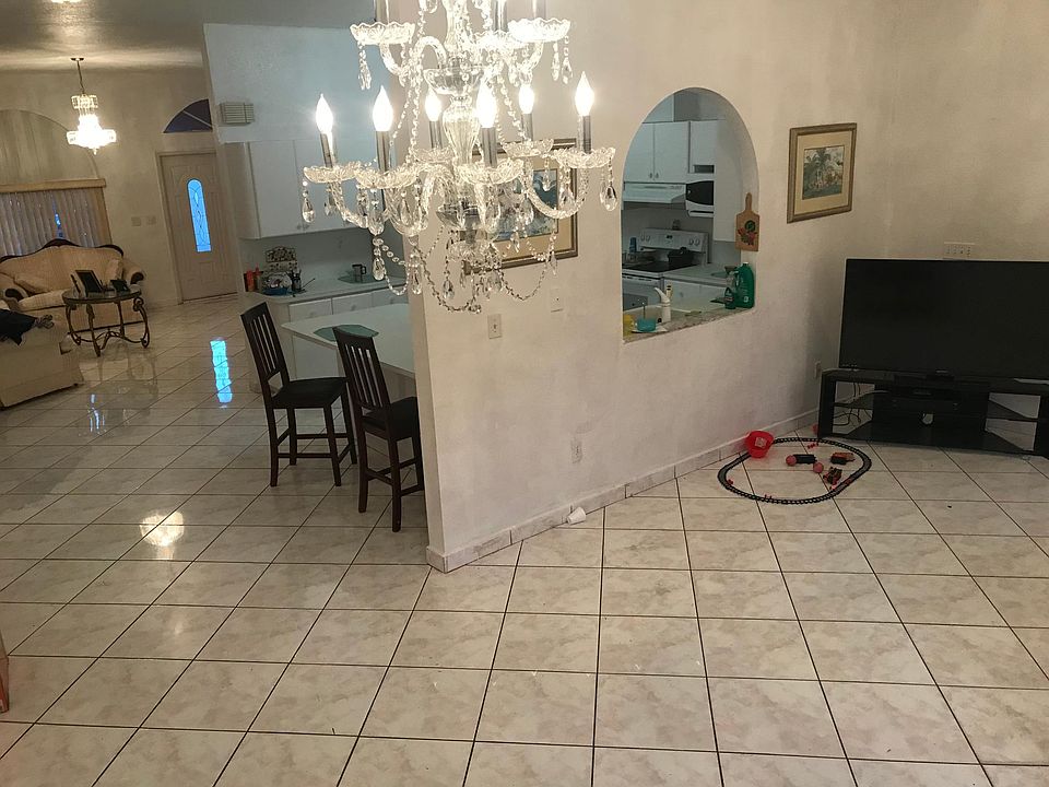 2nd image of 2785 Everglades Blvd N