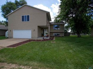 303 W 4th St, Hartford, SD 57033