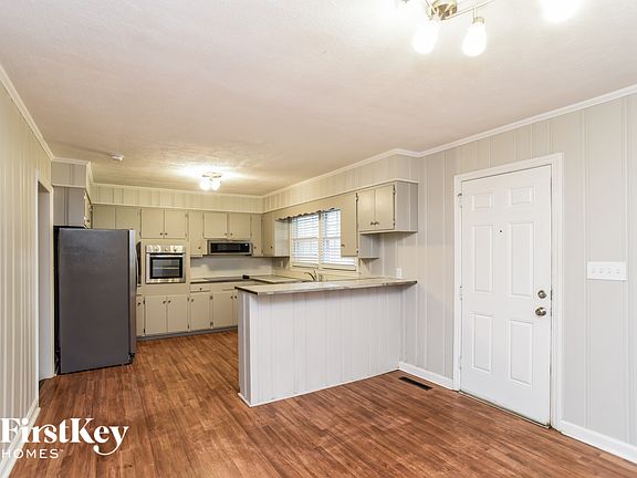 5th image of 517 Downey Pl