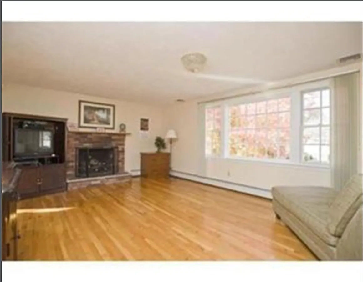 4 bed, 3000 sqft, $7,400 — Photo 3