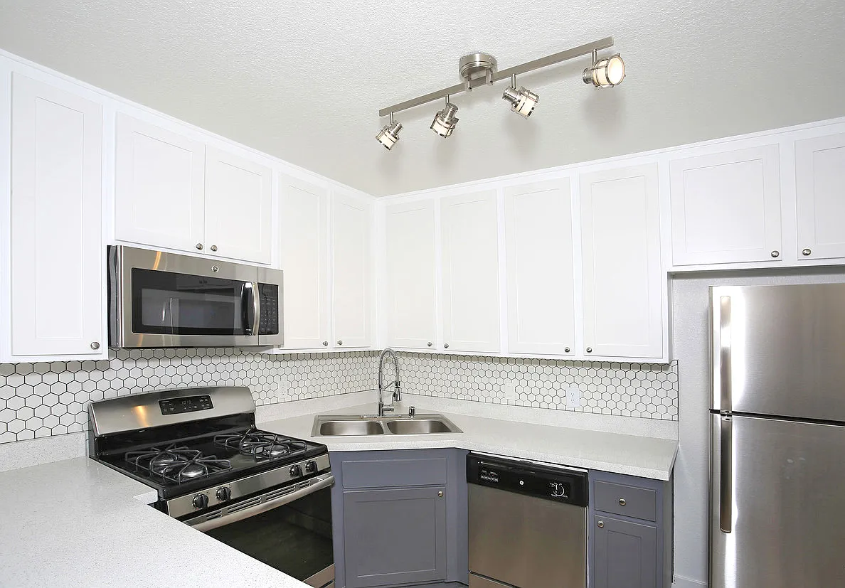 Lakehouse Apartments — Photo 1