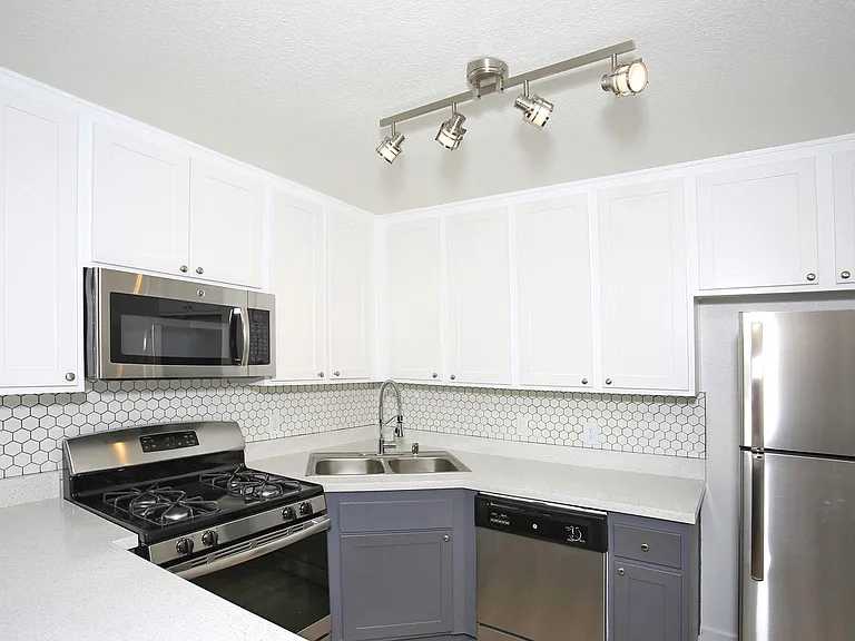 Lakehouse Apartments — Photo 1