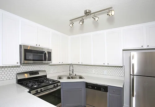 Lakehouse Apartments Photo 1