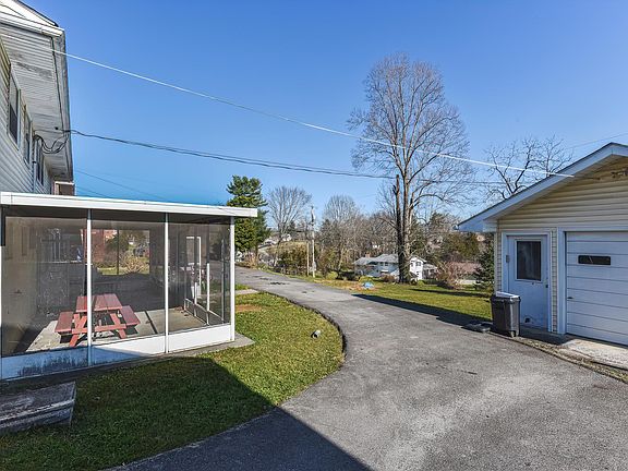 4th image of 3336 Summit Dr