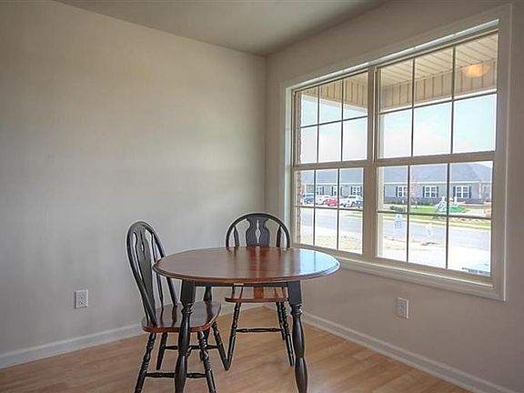 5th image of 647 Woodside Walk Trl