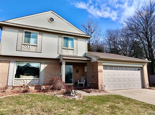 22549 Forestbrook Ln, Brownstown, MI 48134