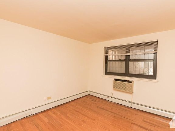 5th image of 3164 N Cambridge Ave #403