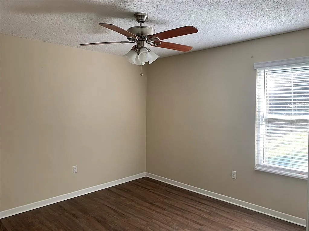 4 bed, 2.5 bath, 1980 sqft, $1,750 — Photo 4