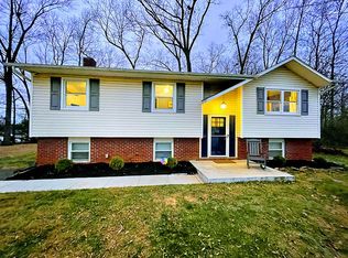 5901 Lawrence Dr, Sykesville, MD 21784