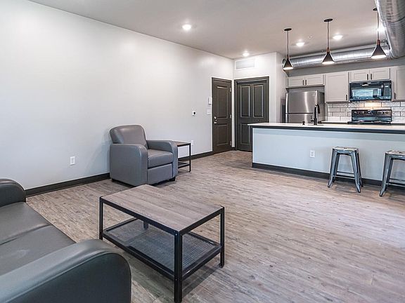 5th image of 650 N College Ave #301