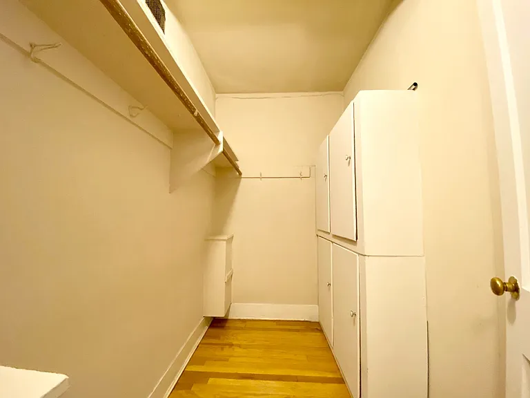 1522 E Olive Way — Photo 22