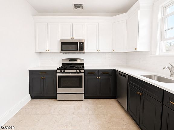 4th image of 622 Hackensack St