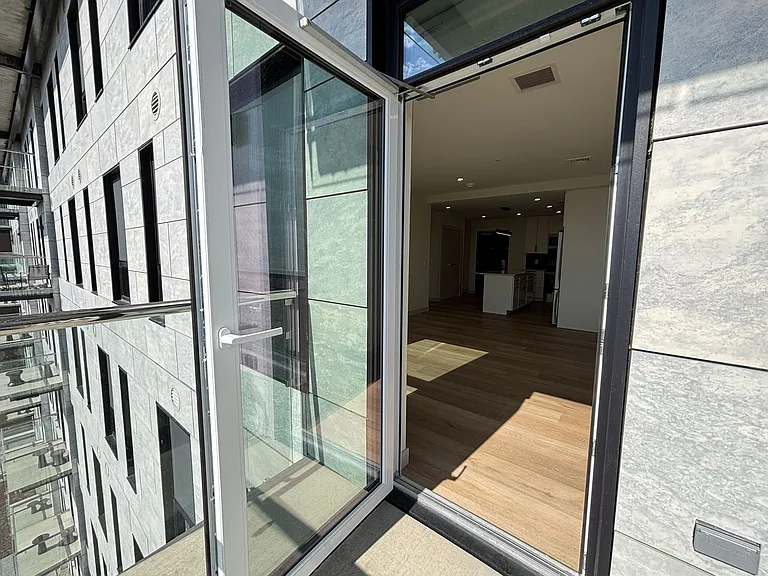 Bank Street Apartments at Burlington Square — Photo 8