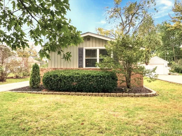 904 Kenilworth Pl, Aurora, IL 60506