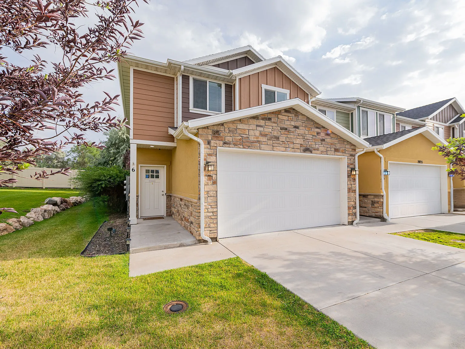 3 bed, 2.5 bath, 1434 sqft, $1,950 — Photo 2