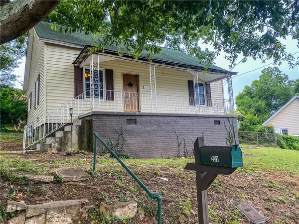 201 S 9th St, Easley, SC 29640