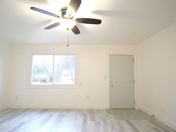 3rd image of 4921 Lincliff Dr