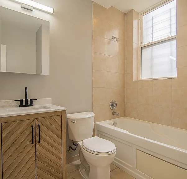 2036 W Arthur Ave #G — Photo 8