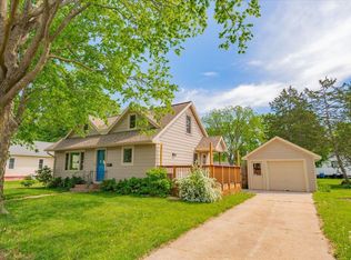 324 7th St, Prairie Du Sac, WI 53578