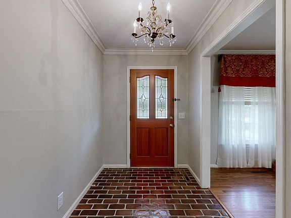 2nd image of 124 King Richard Dr