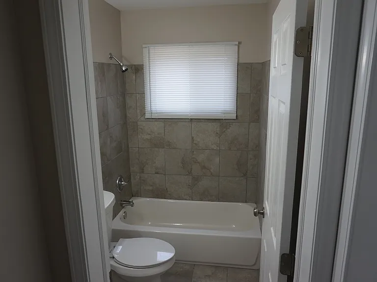 26023 Norfolk St — Photo 9
