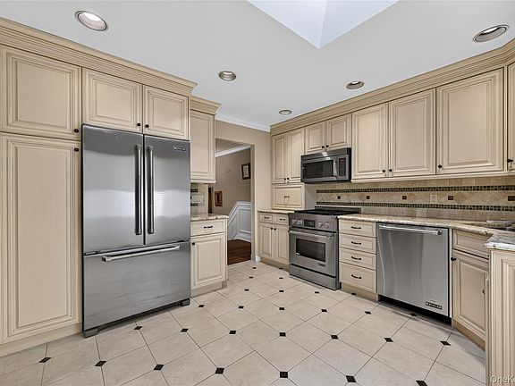 4th image of 7 Chatham Road