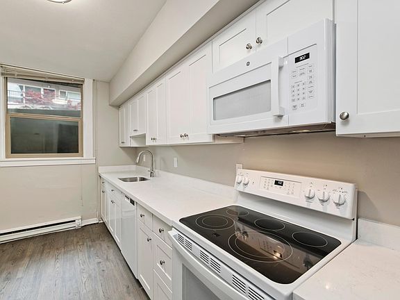 2nd image of 1012 Queen Anne Ave N