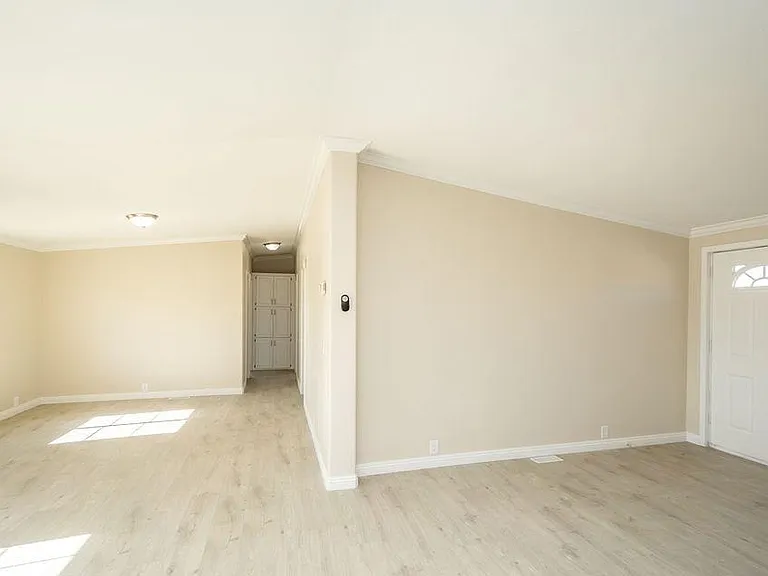 521 W Shady Ln — Photo 17