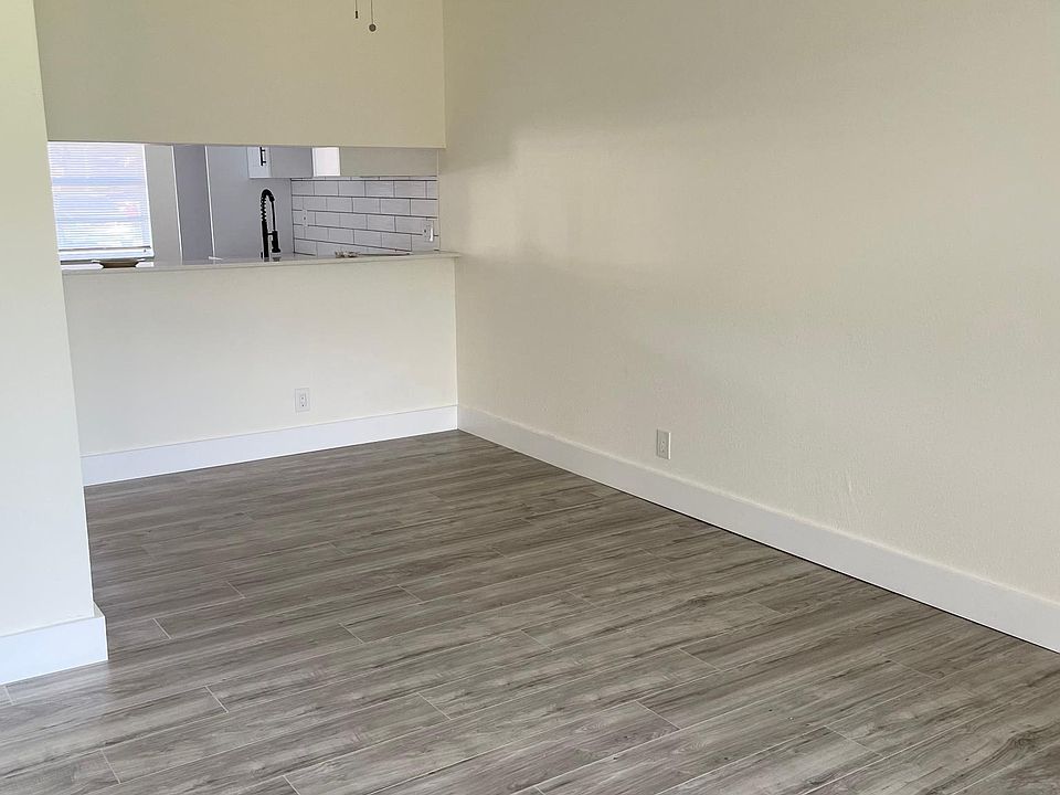 1st image of 4003 Lakeside Dr