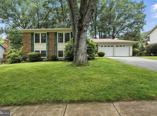 8823 Newport Ct, Springfield, VA 22153