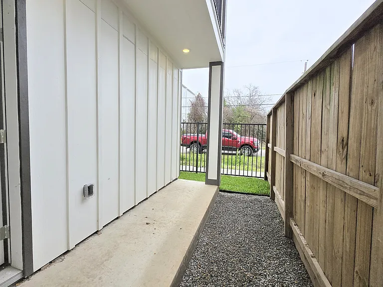 2706 Nagle St — Photo 54