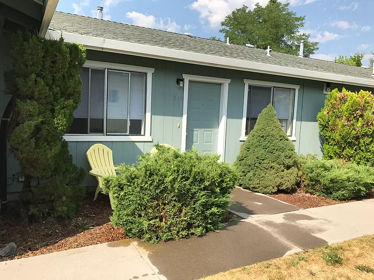 312 E Ivy St — Photo 2