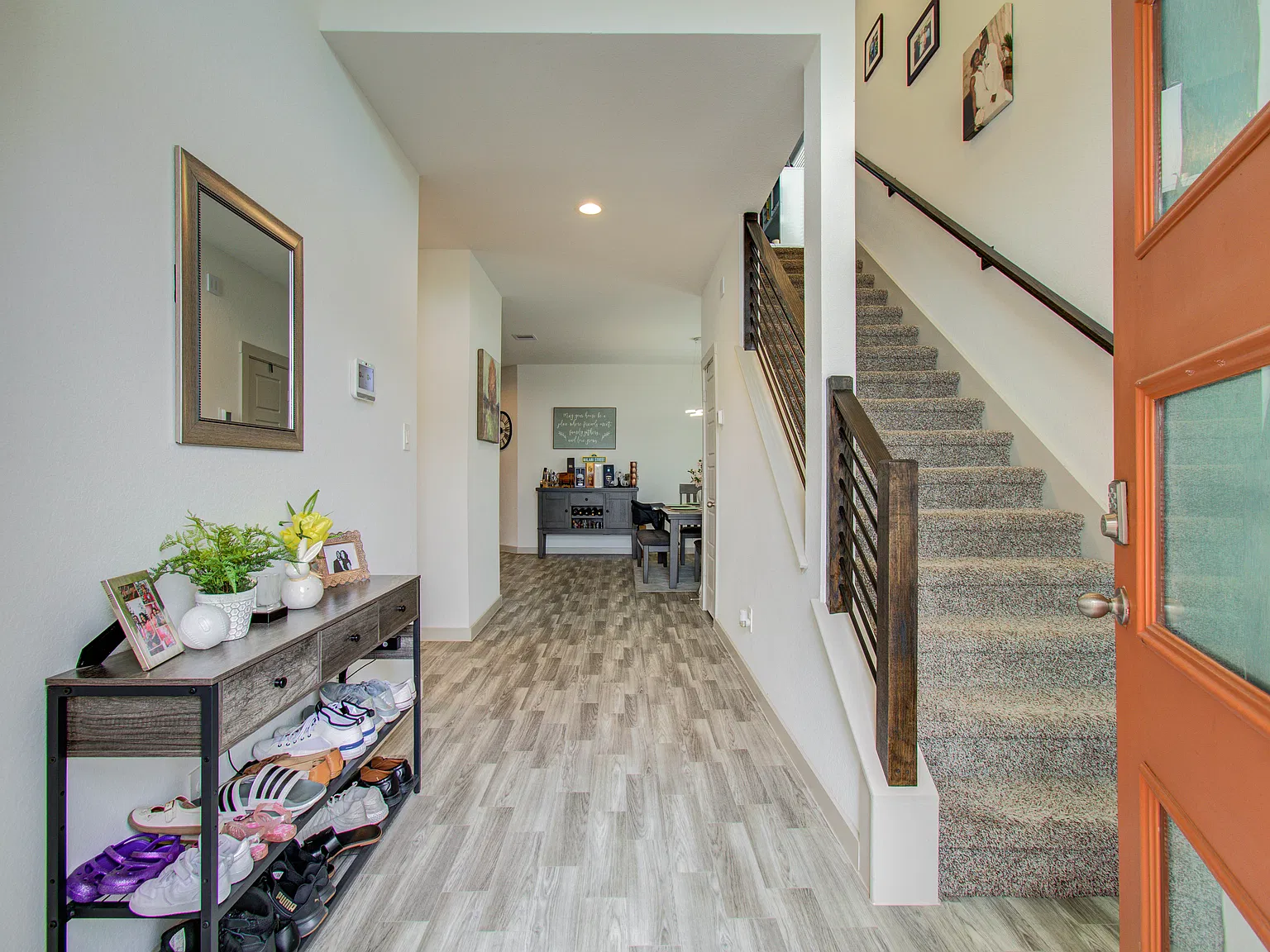 4 bed, 2.5 bath, 2381 sqft, $2,700 — Photo 2