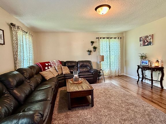 4th image of 608 Greenridge Dr