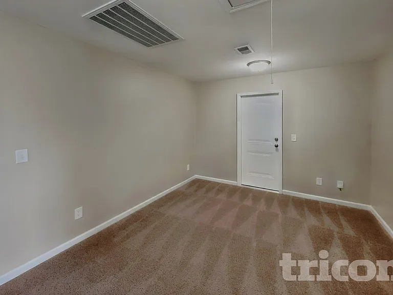 925 Beverly Ct — Photo 16