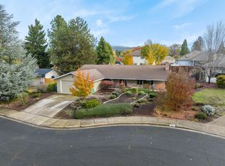 425 Roundelay Cir, Medford, OR 97504