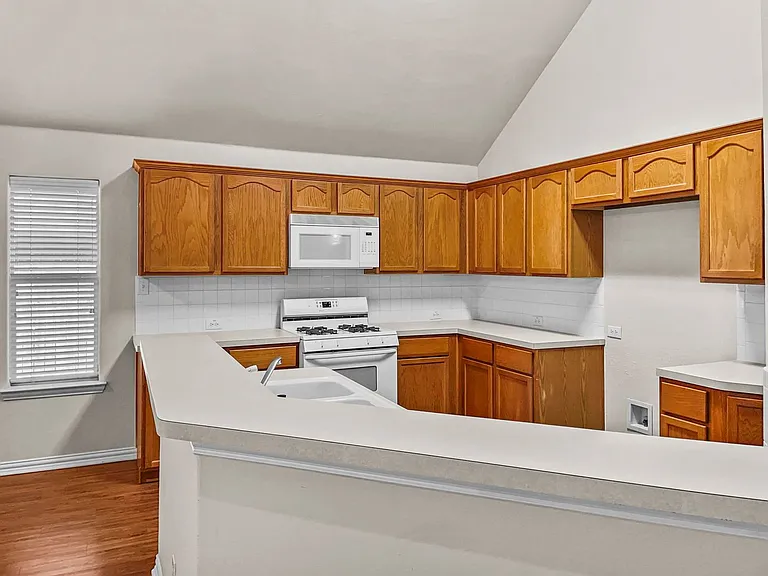 6220 Reddenson Dr — Photo 10