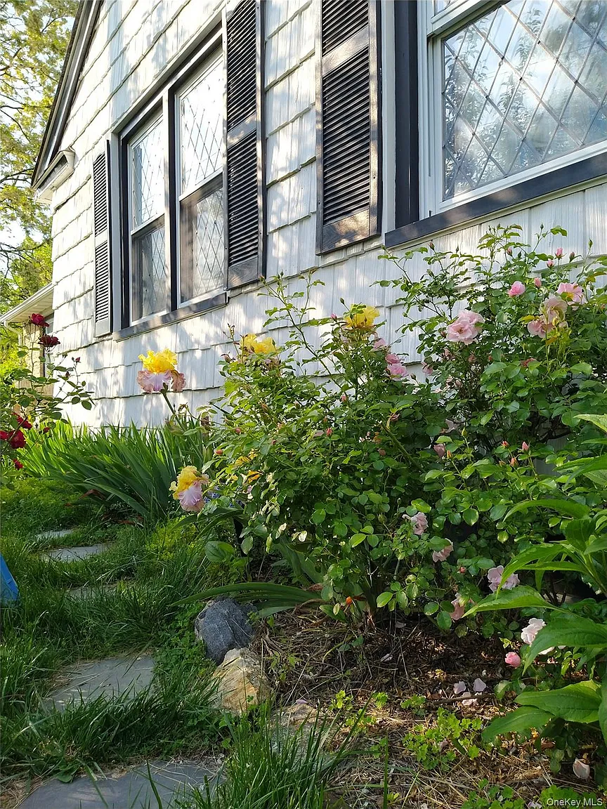 1155 Webster Avenue photo 1
