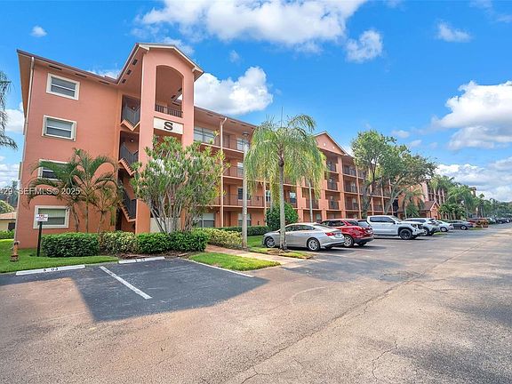 3rd image of 701 SW 142nd Ave APT 414S