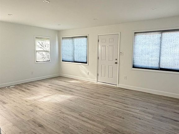 5th image of 135 W Edgewater Ave
